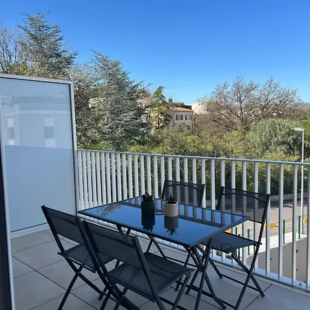 Appartement T2 Avec Terrasse Et Parking, à 10 Min à Pied *