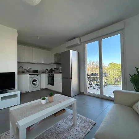 T2 Avec Terrasse Et Parking, à 10 Min à Pied Appartement