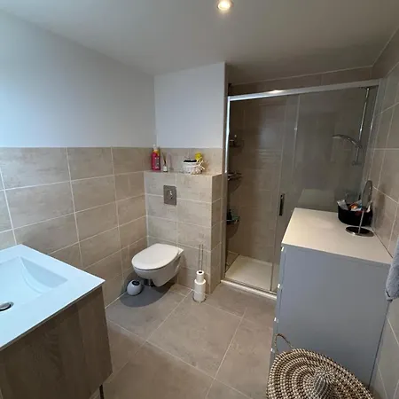 T2 Avec Terrasse Et Parking, à 10 Min à Pied Appartement *